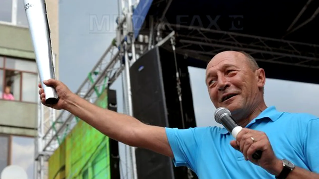 Miting de susţinere a preşedintelui suspendat la Iaşi. Băsescu: În 29 iulie mergeţi la vot şi apăraţi-vă ţara de puşcăriabili