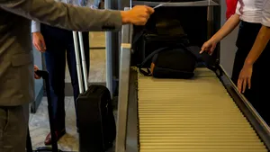 Un obiect comun din bagajul de mână poate duce la probleme serioase la îmbarcare