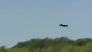 OMUL-PASĂRE: A sărit din avion fără paraşută şi a supravieţuit - VIDEO