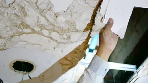 ULTIMA ORĂ Tavan prăbuşit într-o şcoală, în timpul unei pauze