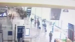O înregistrare video surprinde incidentul terorist produs în incinta Aeroportului Orly din Paris - AP