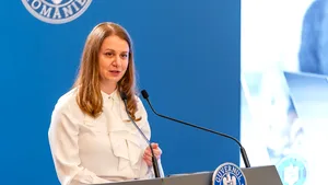 Deca: Acolo unde infrastructura permite, orele se pot desfăşura online