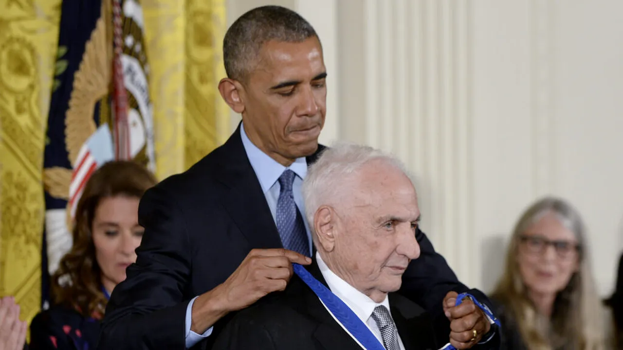 Frank Gehry, legendarul arhitect american, a murit la vârsta de 96 de ani