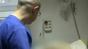 Trei tinere au ajuns la Urgenţă cu alergii din cauza unor produse cosmetice - VIDEO