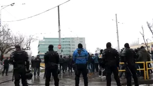 Zeci de suporteri sancţionaţi de jandarmi, după meciul CSA Steaua-FCSB 2 