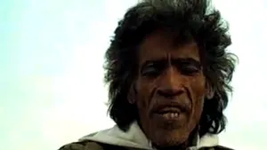 Un cerşetor a scăpat de sărăcie graţie vocii sale - VIDEO