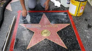 Steaua de pe Walk of Fame dedicată lui John Lennon a fost vandalizată