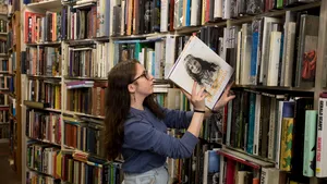  Românii au citit mai mult în pandemie. Autorii români au fost preferaţii cititorilor