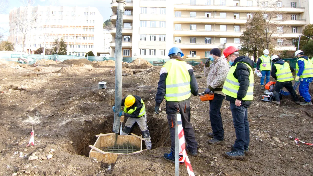 S-a turnat fundaţia Spitalului Modular ATI Piatra Neamţ. Dăruieşte Viaţă: Spitalul va avea dotări la standarde europene