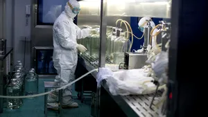 Cu un pas mai aproape de tratamentul anti coronavirus. Ce trebuie să facă România, după înscrierea în sistemul european pentru vaccin