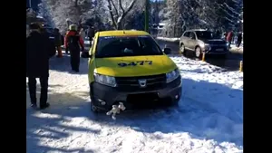 Ce amenzi au primit şoferii care au parcat direct pe pârtie, la Poiana Braşov. VIDEO