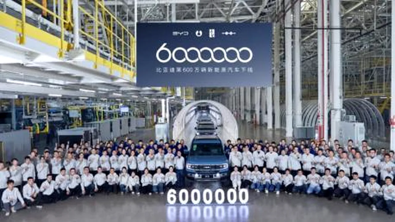Chinezii scot maşini pe bandă rulantă: BYD a sărbătorit producerea de 6.000.000 de maşini electrice 

