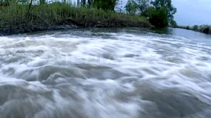 Avertizare emisă de hidrologi: Cod portocaliu de inundații pentru râuri din cinci județe