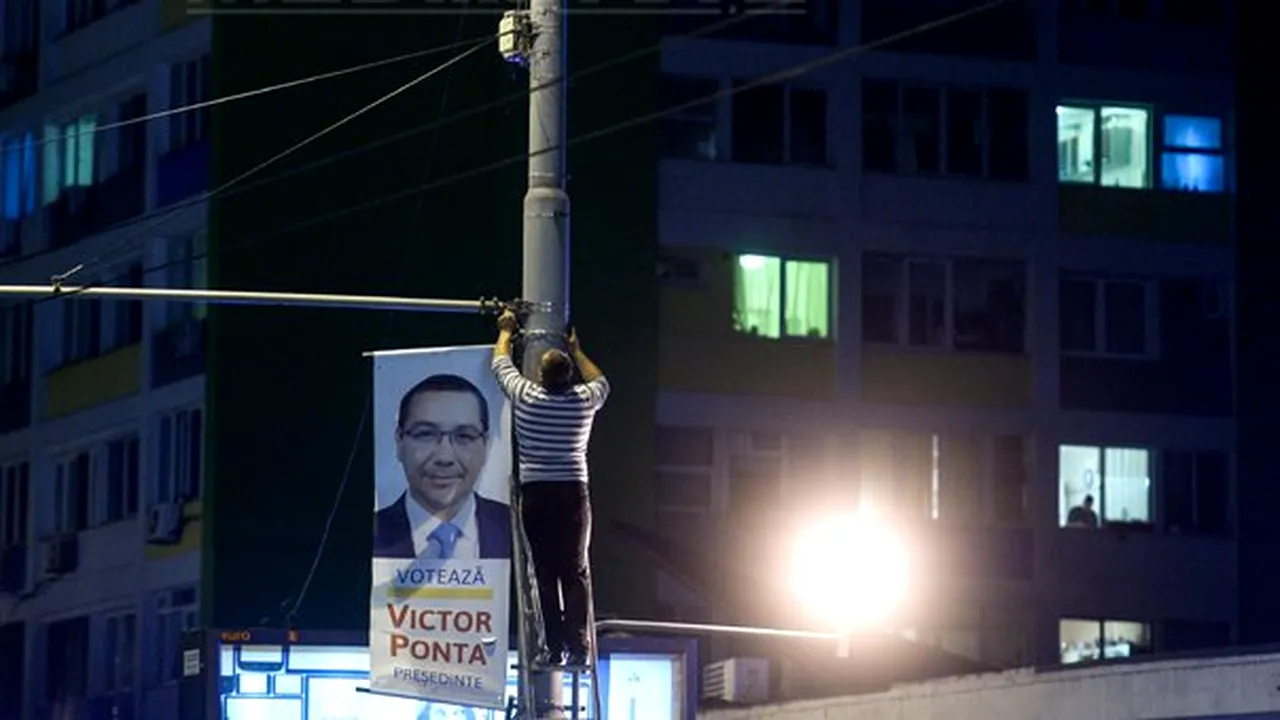 Bacău: Autorităţile se plâng că afişe electorale au fost lipite peste tot, cerând sprijinul Poliţiei