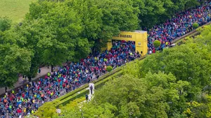 CICLISM | Audienţe din ce în ce mai mari în rândul telespectatorilor români la cele trei mari tururi