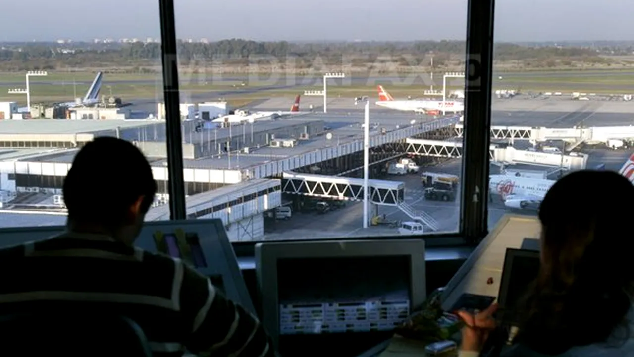 Controlor de trafic aerian din Statele Unite, surprins în timp ce dormea în post