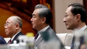 Relaţiile China-UE se complică. Ministrul chinez de externe oferă recomandări