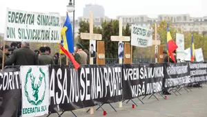 Preşedintele Camerei Deputaţilor Marcel Ciolacu, negocieri cu silvicultorii care protestează în faţa Parlamentului