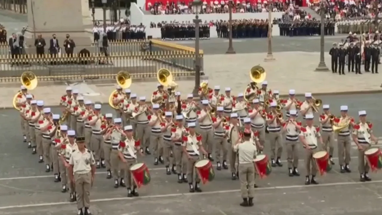 Paradă pe Champs-Elysees de Ziua Naţională a Franţei. Oraşul Nisa marchează cinci ani de la atentat 