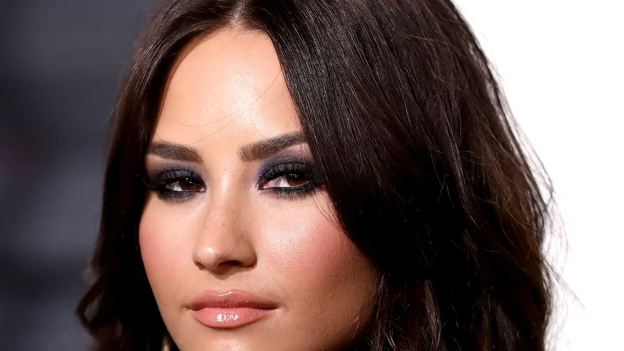 Ascultă SMART RADIO: Demi Lovato a suferit de supradoză din cauza regimului alimentar