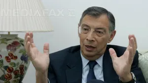 GEORGE IACOBESCU, primul român distins de Regina Elisabeta a II-a cu titlul de Knight Bachelor