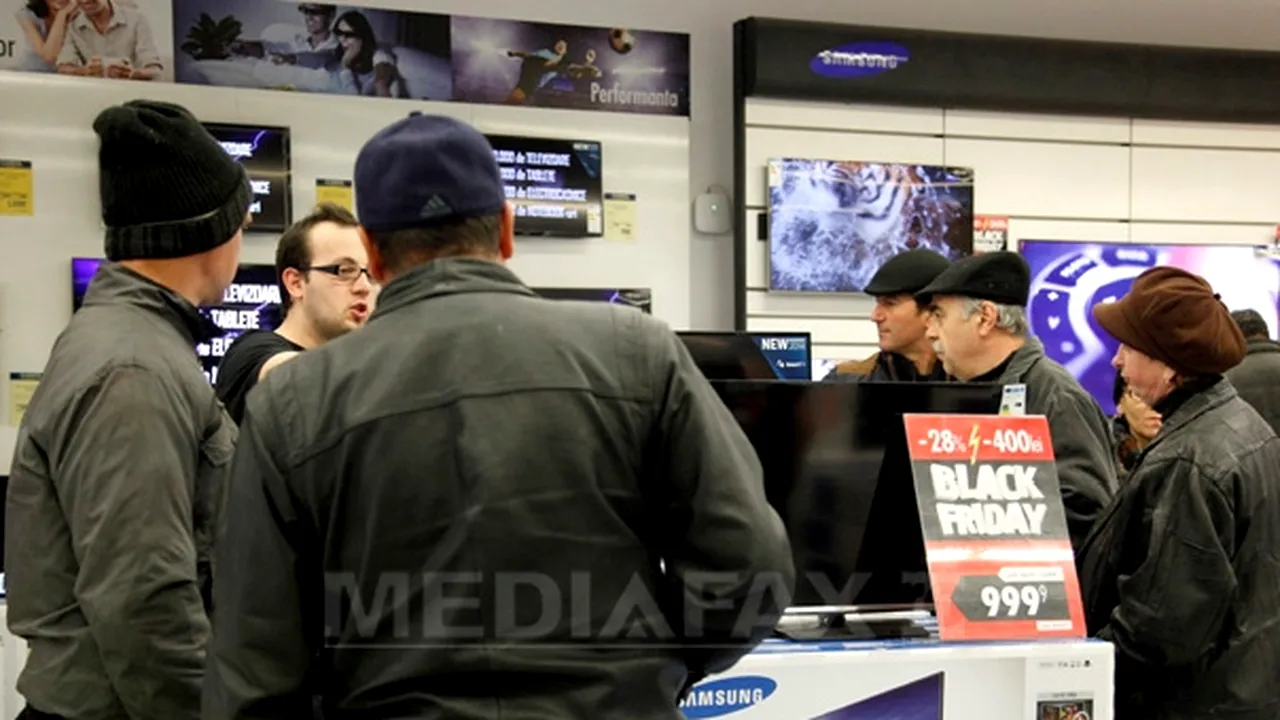 BLACK FRIDAY 2014 în IMAGINI: Cum au arătat astăzi magazinele din Cluj, Buzău şi Bucureşti - GALERIE FOTO