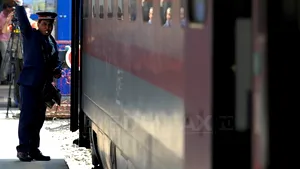 Mai multe trenuri sunt blocate în gări din judeţul Arad din cauza aluviunilor aduse pe calea ferată