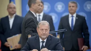 Ion Cristoiu: Şeful STS nu demisionează pentru că îl are la mână pe Iohannis