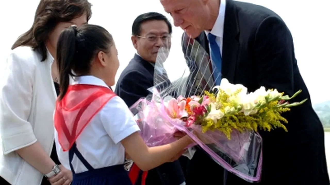 Bill Clinton s-a întâlnit cu jurnalistele deţinute în Coreea de Nord - VIDEO