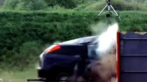 Crash test la viteză record. Ce s-ar întâmpla dacă în maşină ar fi oameni? - VIDEO