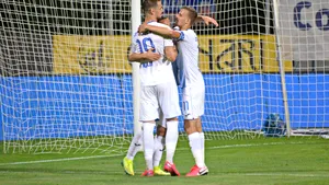 Fotbaliştii Universităţii Craiova au cântat şi au dansat cu fanii, după meciul cu FC Botoşani