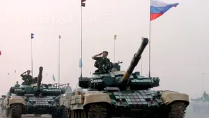 O mare putere a lumii tremură, după ce ruşii au început exerciţii militare în insule disputate. Tancurile ruşilor fac cale întoarsă de la Kiev

