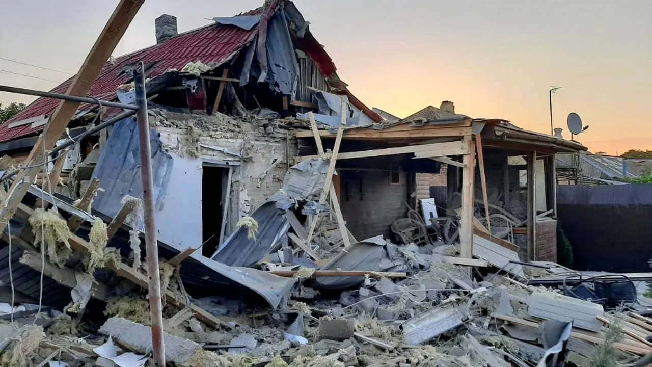 Războiul din Ucraina, ziua 180.  Autorităţile de la Kiev interzic evenimentele publice în preajma Zilei independenţei / Zelenski, avertisment clar pentru Rusia / Continuă bombardamentele / În preajma zilelor naţionale ale Ucrainei, Rusia ameninţă cu rachete de croazieră împotriva Kievului şi cu declanşarea unui accident nuclear la Zaporojie