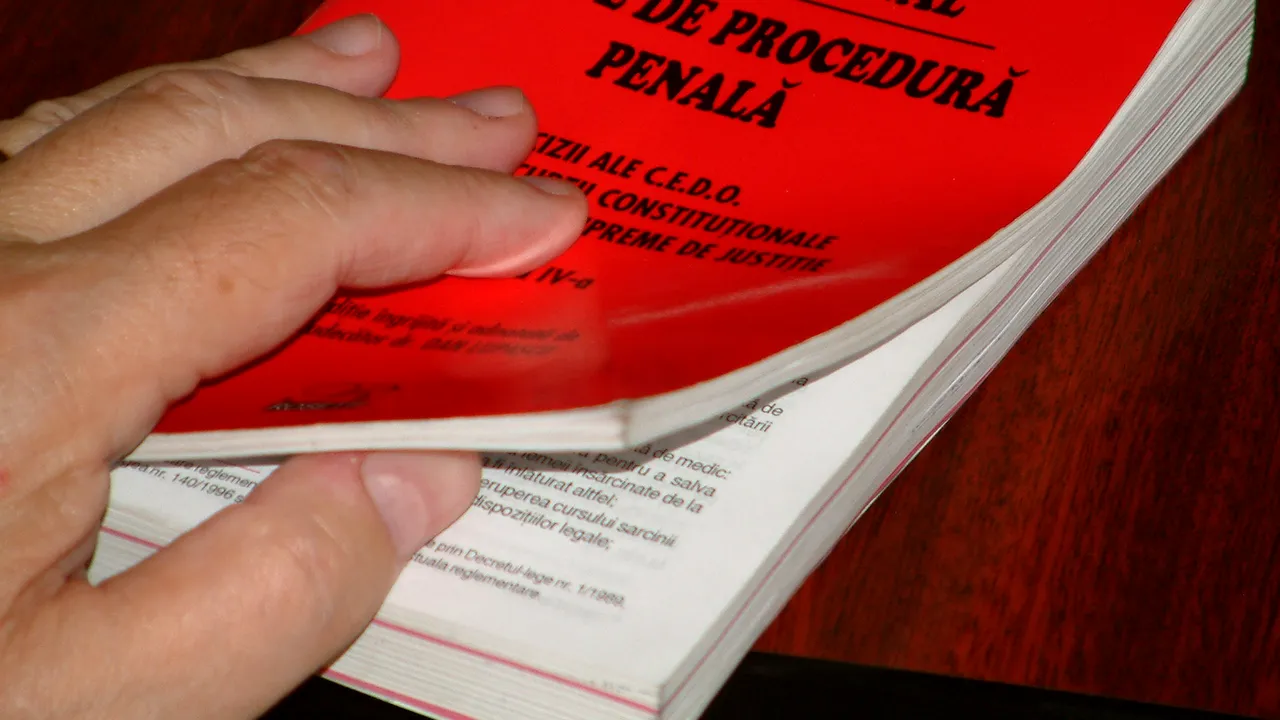 Proiect pentru clarificarea Codului Penal. USR: Cămătarii nu trebuie să rămână cu banii