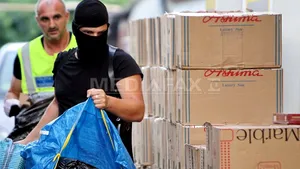 TIR încărcat cu ţigarete de contrabandă, depistat în Buftea: Două milioane de pachete, ascunse în pereţii falşi - FOTO