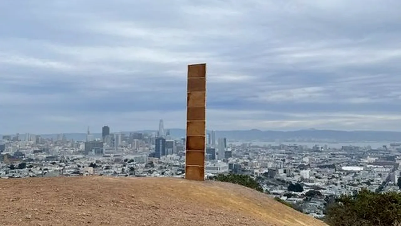 Surpriză de Crăciun: la San Francisco a apărut un monolit misterios, de data aceasta din turtă dulce