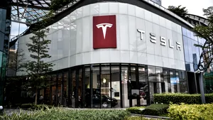Tesla lansează accesorii pentru smartphone. Noile gadgeturi de la gigantul condus de Elon Musk
