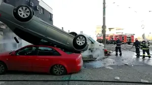 Explozie puternică în Galaţi. Patru maşini au fost avariate. VIDEO
