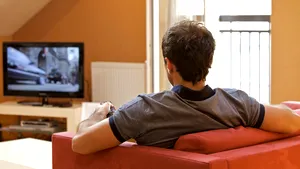 Filmele porno îi pot face pe bărbaţii heterosexuali mai înţelegători faţă de căsătoriile gay