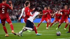 Danezii reclamă penalty-ul acordat uşor Angliei. Portughezul Jose Mourinho le dă dreptate nordicilor