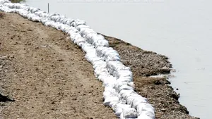Cod galben de inundații în mai multe județe: scurgeri pe versanți și posibile viituri