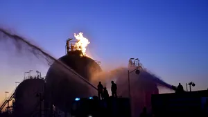 Principala rafinărie din oraşul sirian Homs, ţinta unui atac cu rachete - VIDEO 