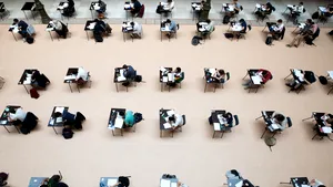 Cum arată Evaluarea Naţională 2020 pentru elevii care au febră. Zeci de absolvenţi ai clasei a opta sunt în izolare