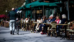 Economia Suediei se prăbuşeşte în ritm cu cea din Europa, deşi afacerile au rămas deschise