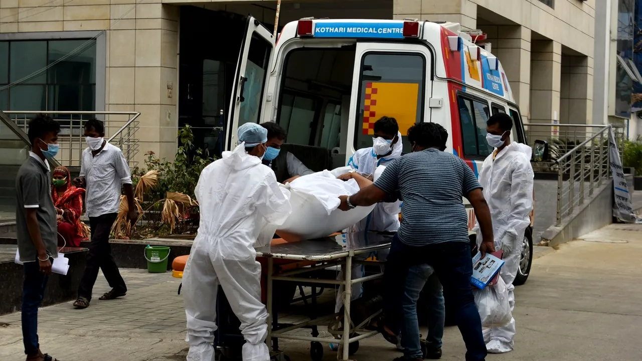 India, cel mai mare număr de cazuri de coronavirus din lume pentru a doua zi consecutiv. / 12 persoane au murit în incediu într-un spital  Covid-19