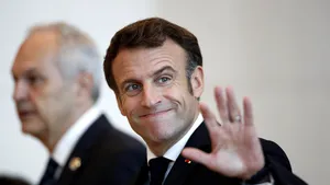 Macron acuză Rusia că are ambiţii 