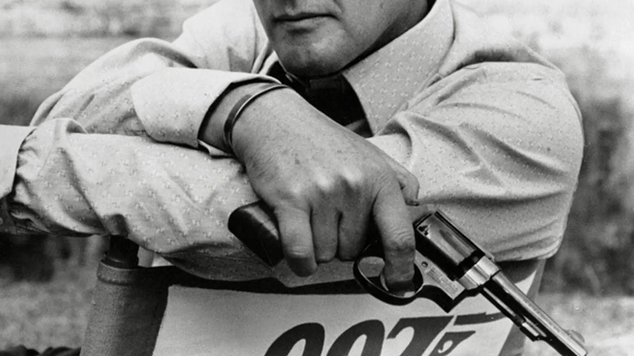 FOTO Omagiu pentru Sir Roger Moore. Bond nu moare niciodată – supremele maşini 007