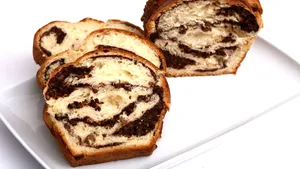 Reţete de cozonac pufos de Paşte: cu stafide, cu ciocolată, cu nucă. Cum să faci un desert tradiţional de succes, potrivit Sandei Marin