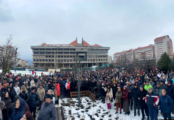 SOCIAL Peste 2.000 de persoane au protestat la Miercurea Ciuc față de majorarea taxelor și impozitelor
