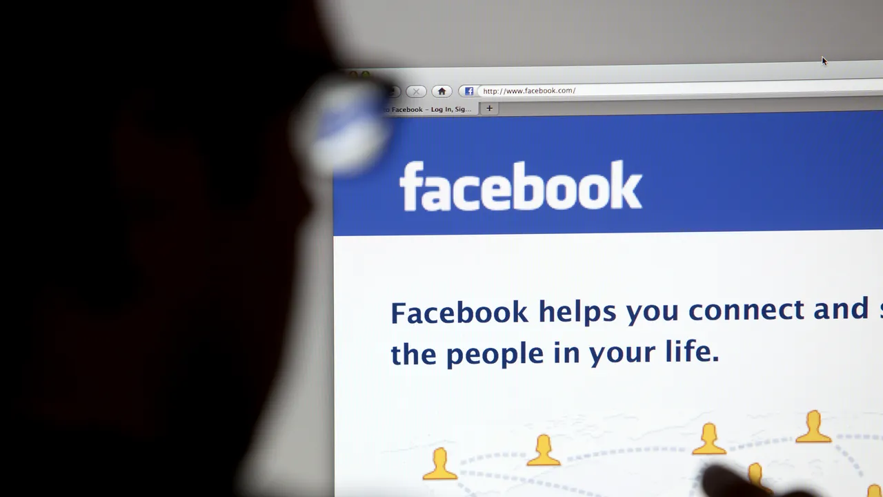 Aplicaţiile Facebook şi Whatsapp au picat, miercuri dimineaţă, în România - FOTO